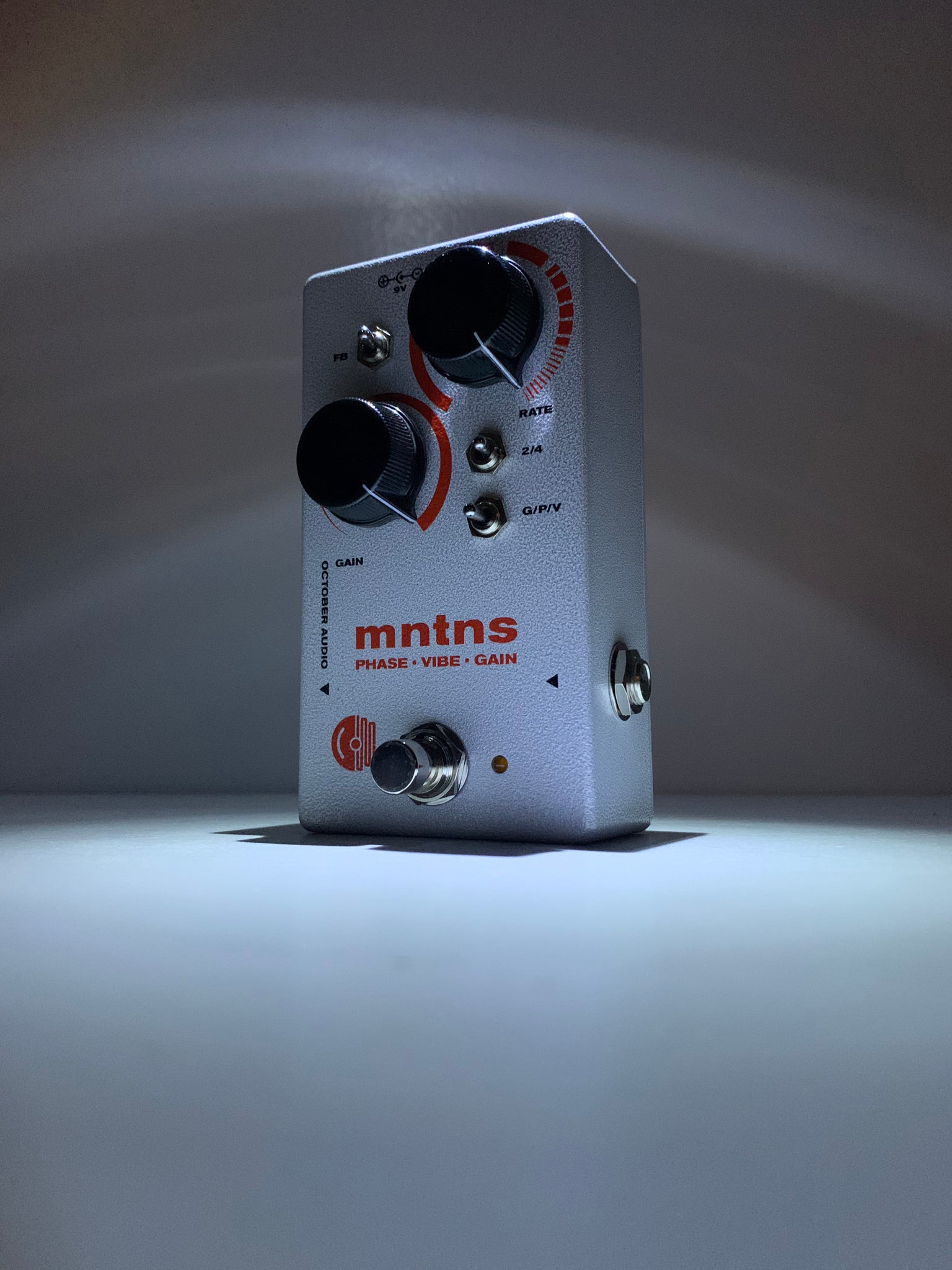 mntns - phaser guitar effects pedal photograph